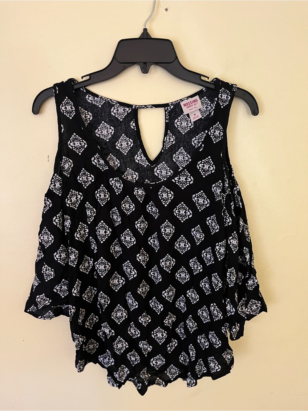 Mossimo Supply Co. Black and White Printed Cold-Shoulder Camisole Size Medium
